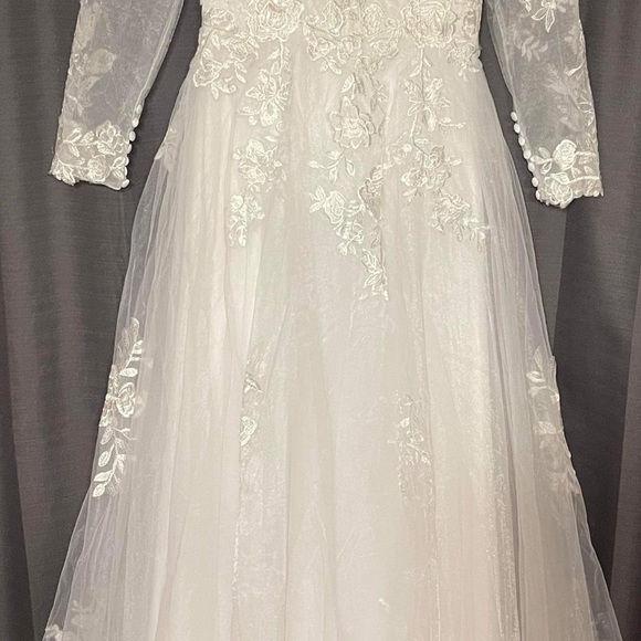 Womens size 10 wedding dress - Picture 2 of 3